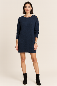 Round neck, long sleeves knitted jumper with gold button detail