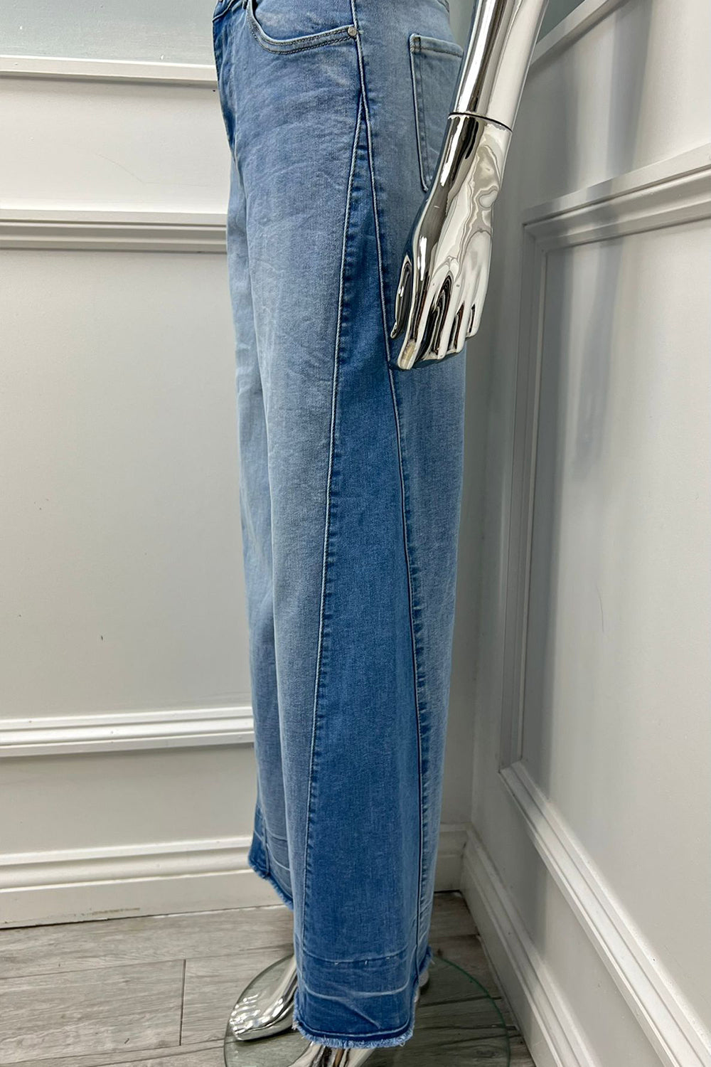 High-Waist Wide-Leg Jeans – Classic Blue Denim