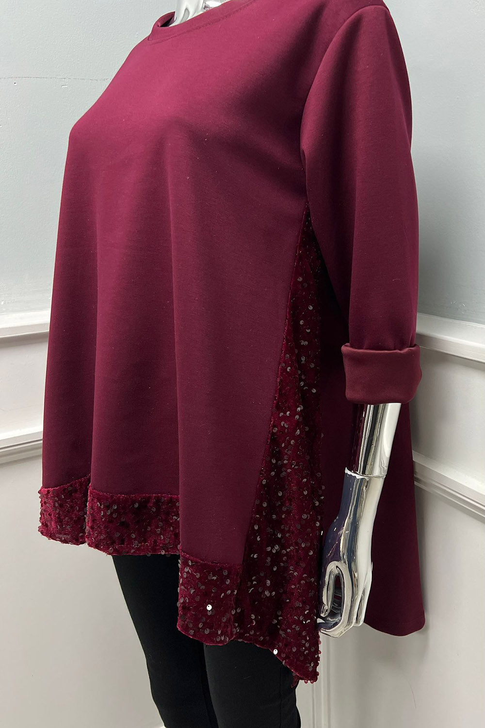 Round neck , relaxed fit Asymmetric high-low jumper