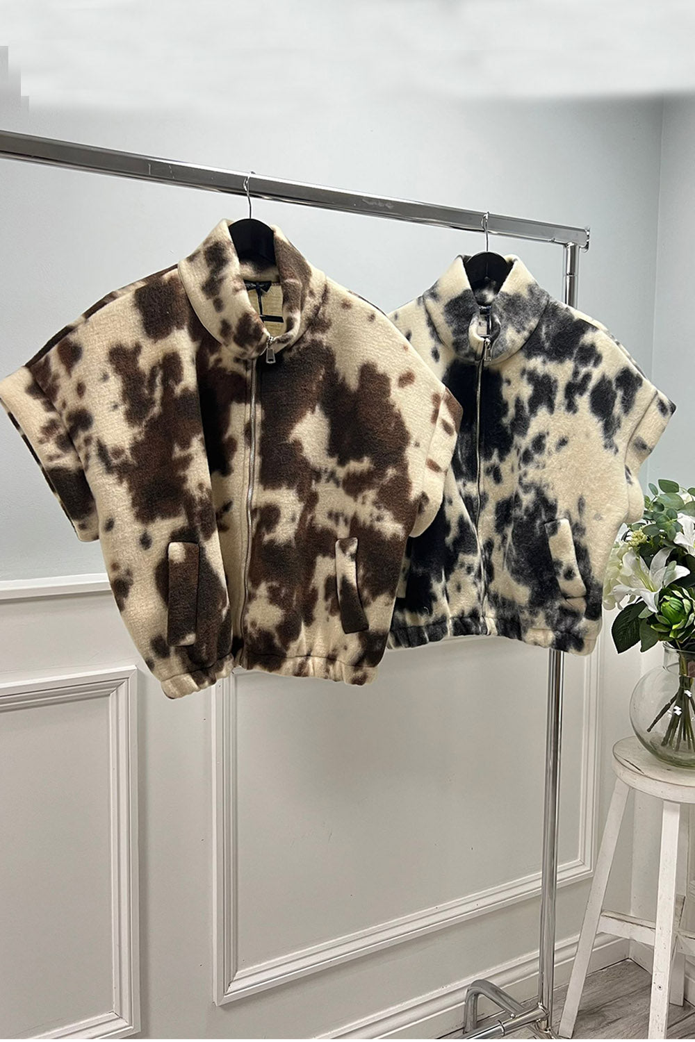 Short-sleeve, zip-up faux fur Printed jacket