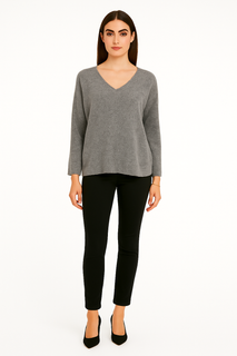 V-Neck , Relaxed fit , Long sleeves ,Knitted Jumper