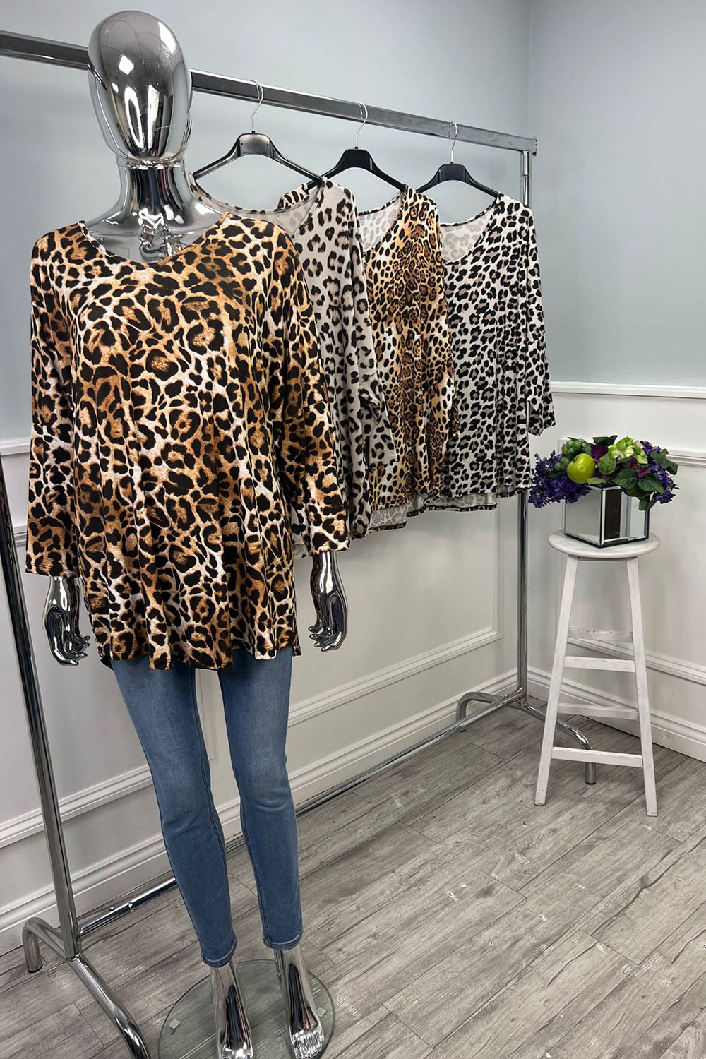 V-Neck, 100% Viscose, Oversized Leopard Print Top