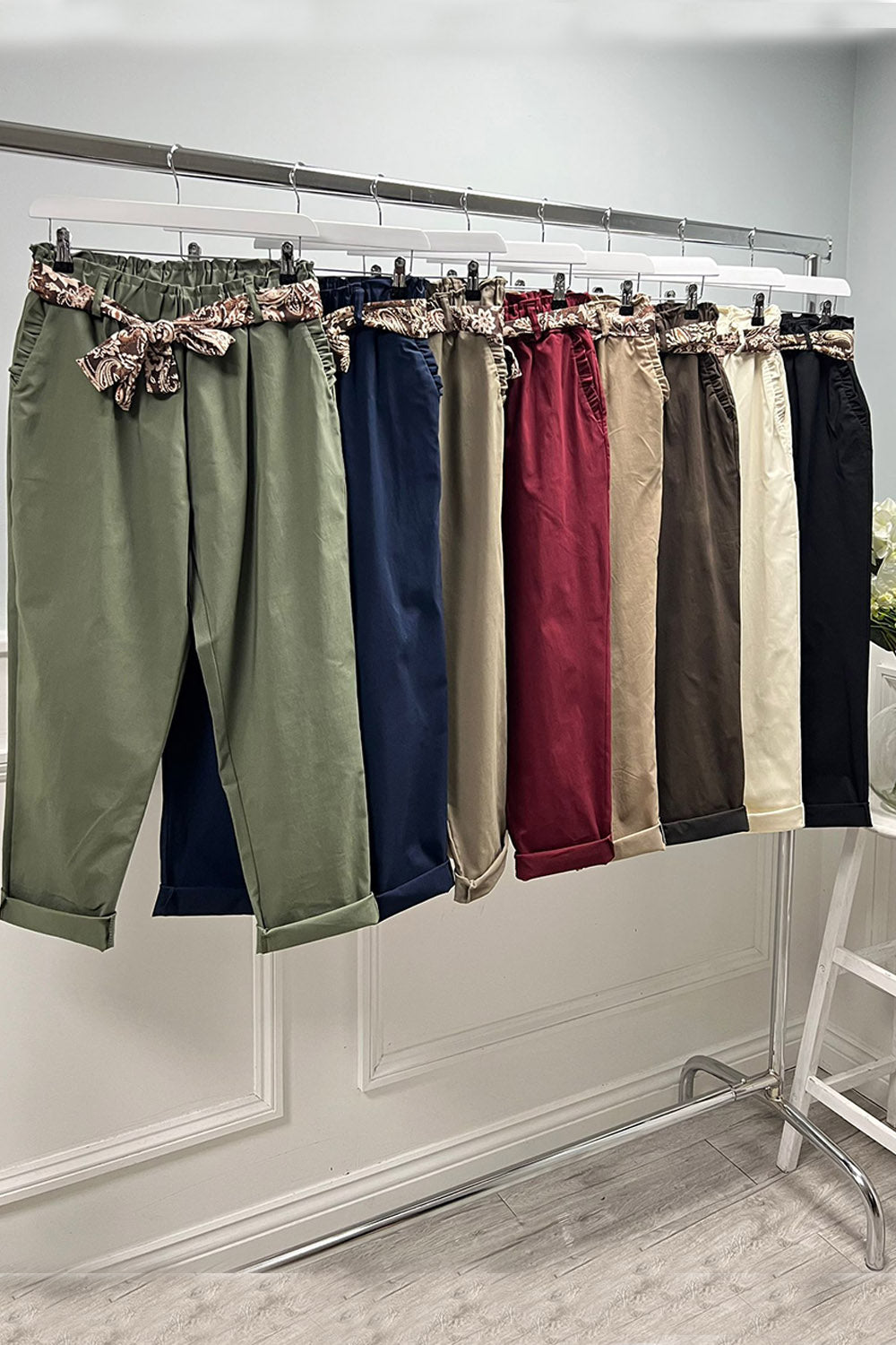 Elasticated waist high-waisted pants with relaxed, straight-leg fit