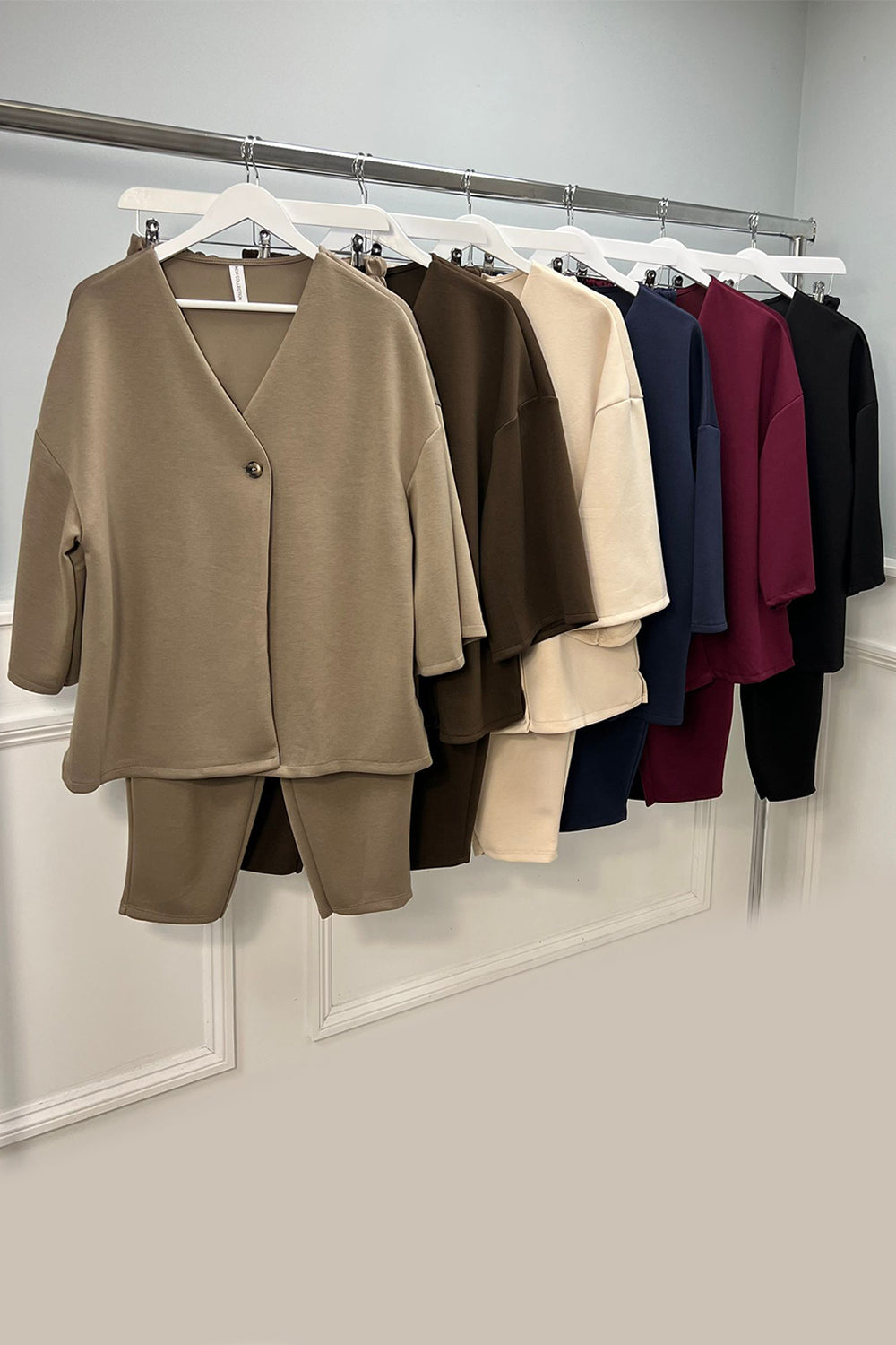 Co-ord Set, Oversized V-neck blouse - Bottom: Cropped straight-leg pants