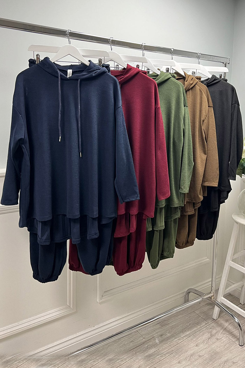 Ribbed lounge set with a relaxed hooded top and tapered joggers