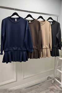 Round neck long sleeves oversized silhouette jumper