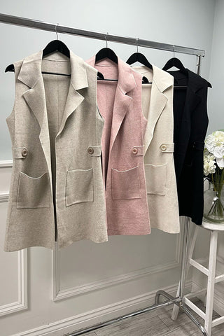 Sleeveless, open-front longline jacket with Notched lapel collar