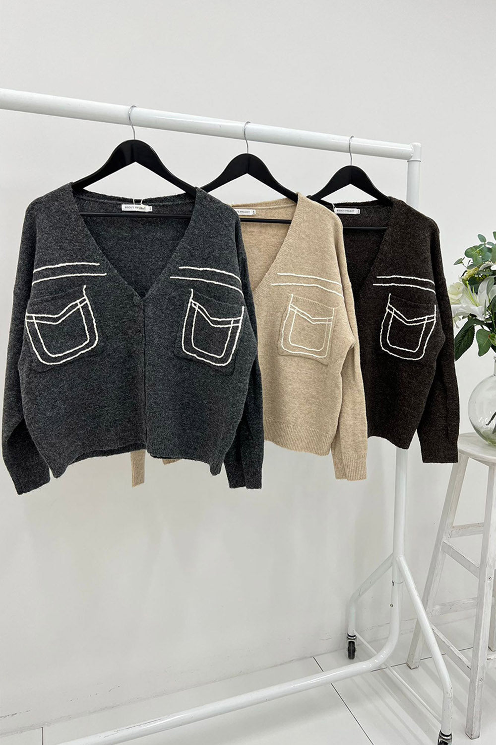 V-Neck, Lana Wool, Nylon & Acrylic Knitted Cardigan.