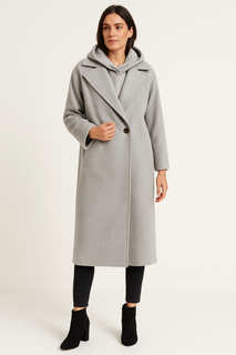 Long tailored coat with wide lapels and a single-button closure