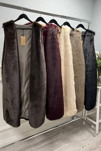 Sleeveless faux fur jacket with Open Front