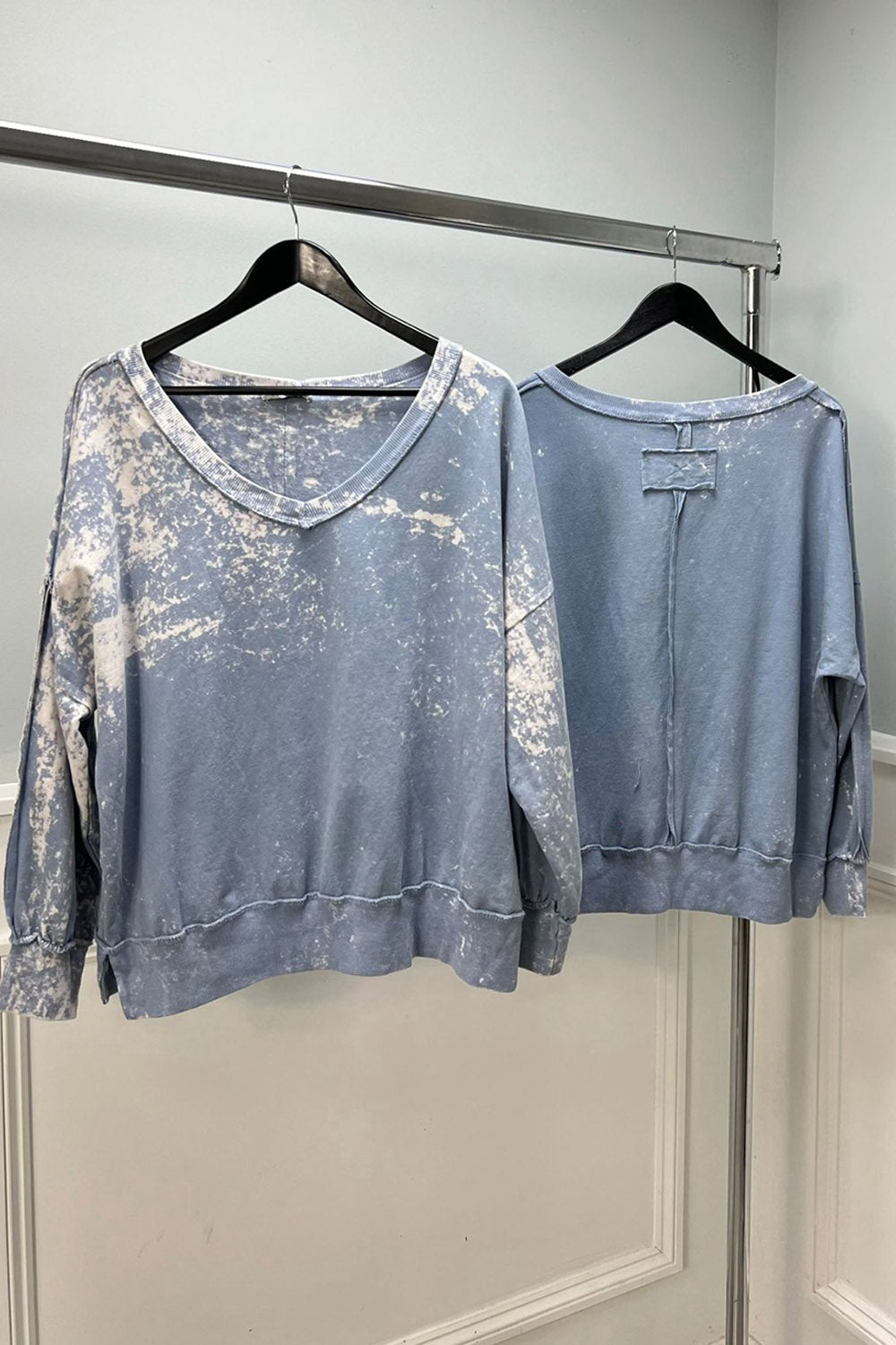 V-neck vintage-washed oversized jumpers