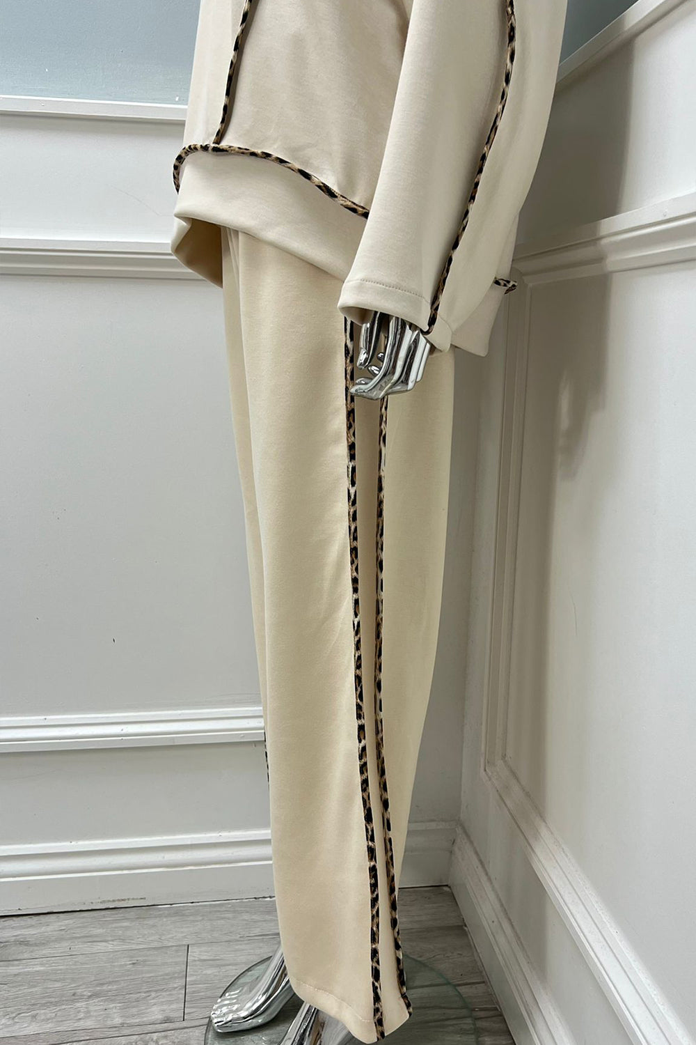 Round Neck, Leopard Trim Detailed, Elasticated Waist, Wide Leg Two Piece Set.