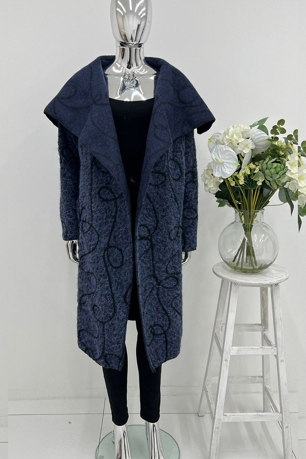 Oversized shawl collar , textured open-front coats