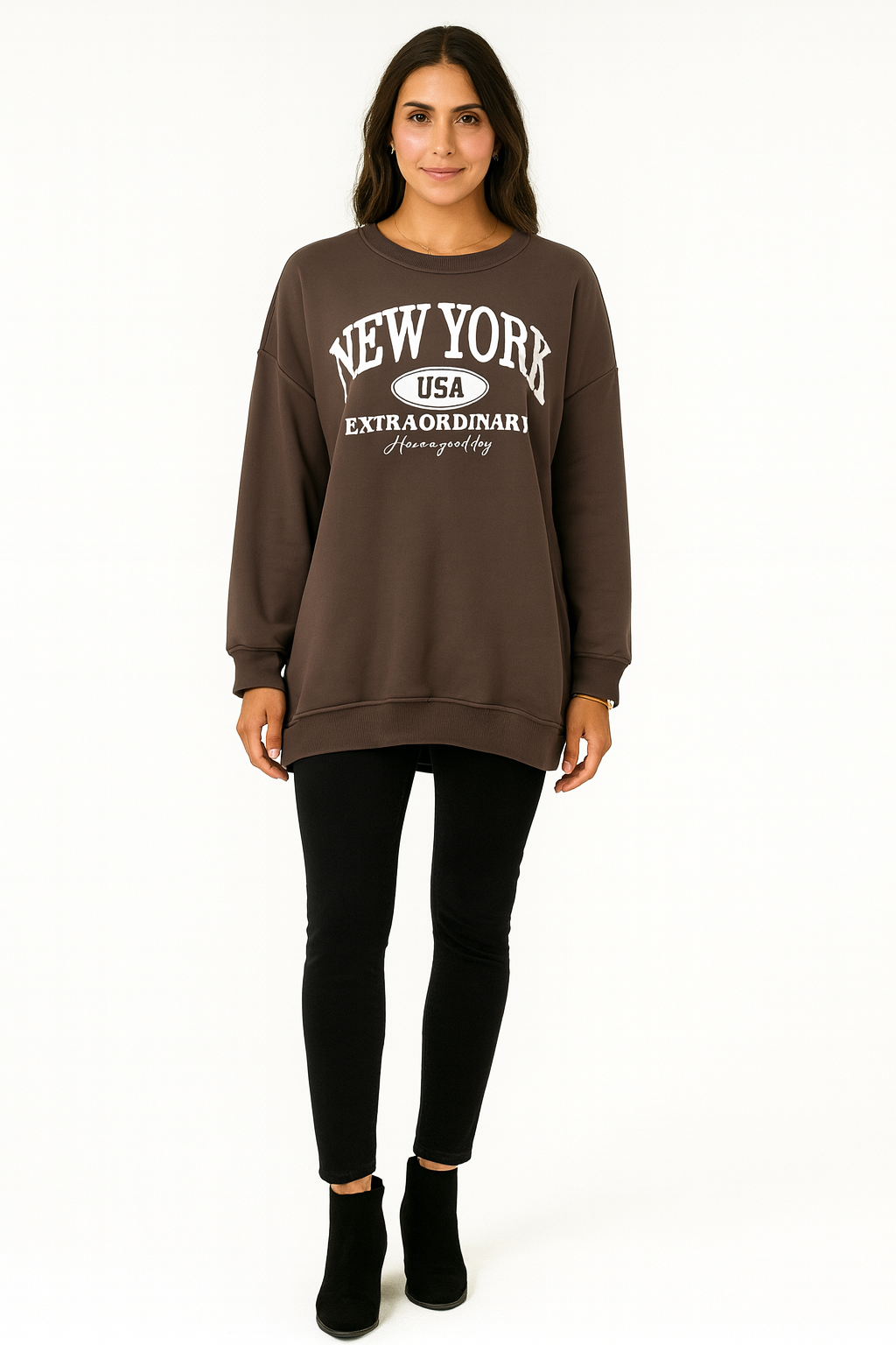 Oversized sweatshirt featuring a crew neckline.