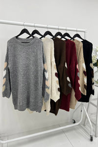 Relaxed fit knitted jumper with heart-patterned sleeves