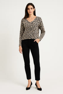 Leopard print V-neck TOP with a relaxed fit and slim sleeves