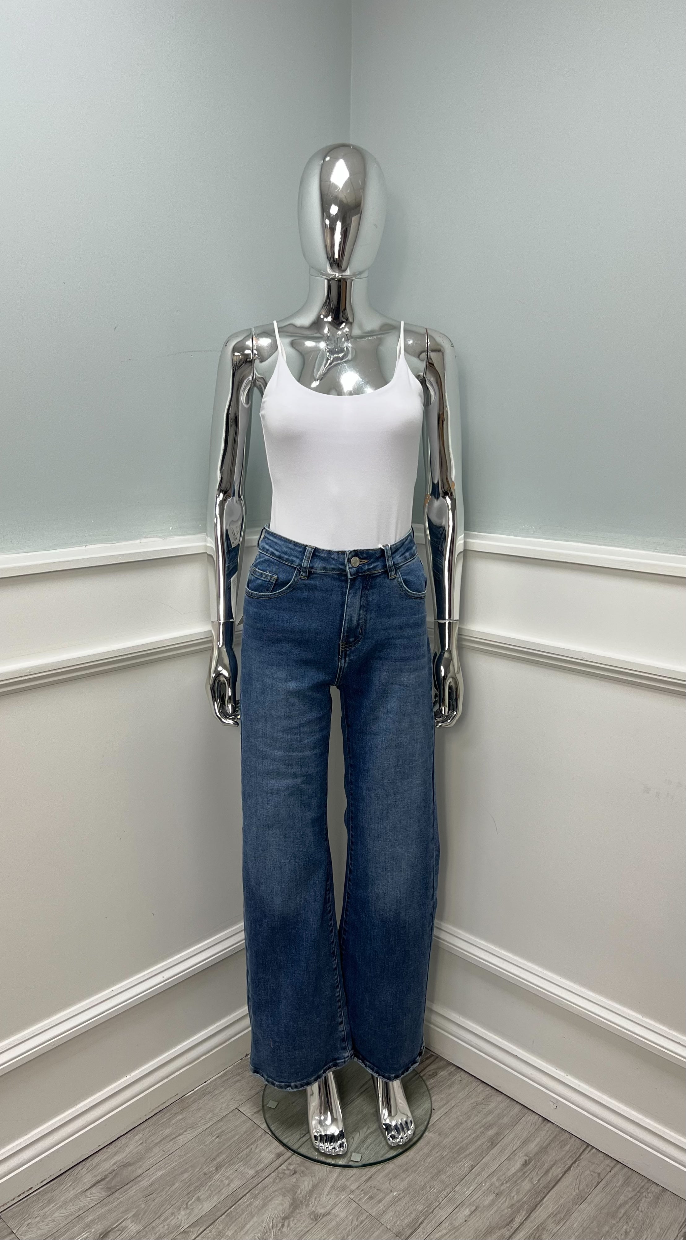 high-waist , wide-leg fit jeans