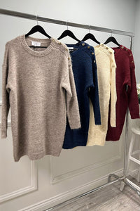 Round neck, long sleeves knitted jumper with gold button detail