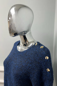 Round neck, long sleeves knitted jumper with gold button detail