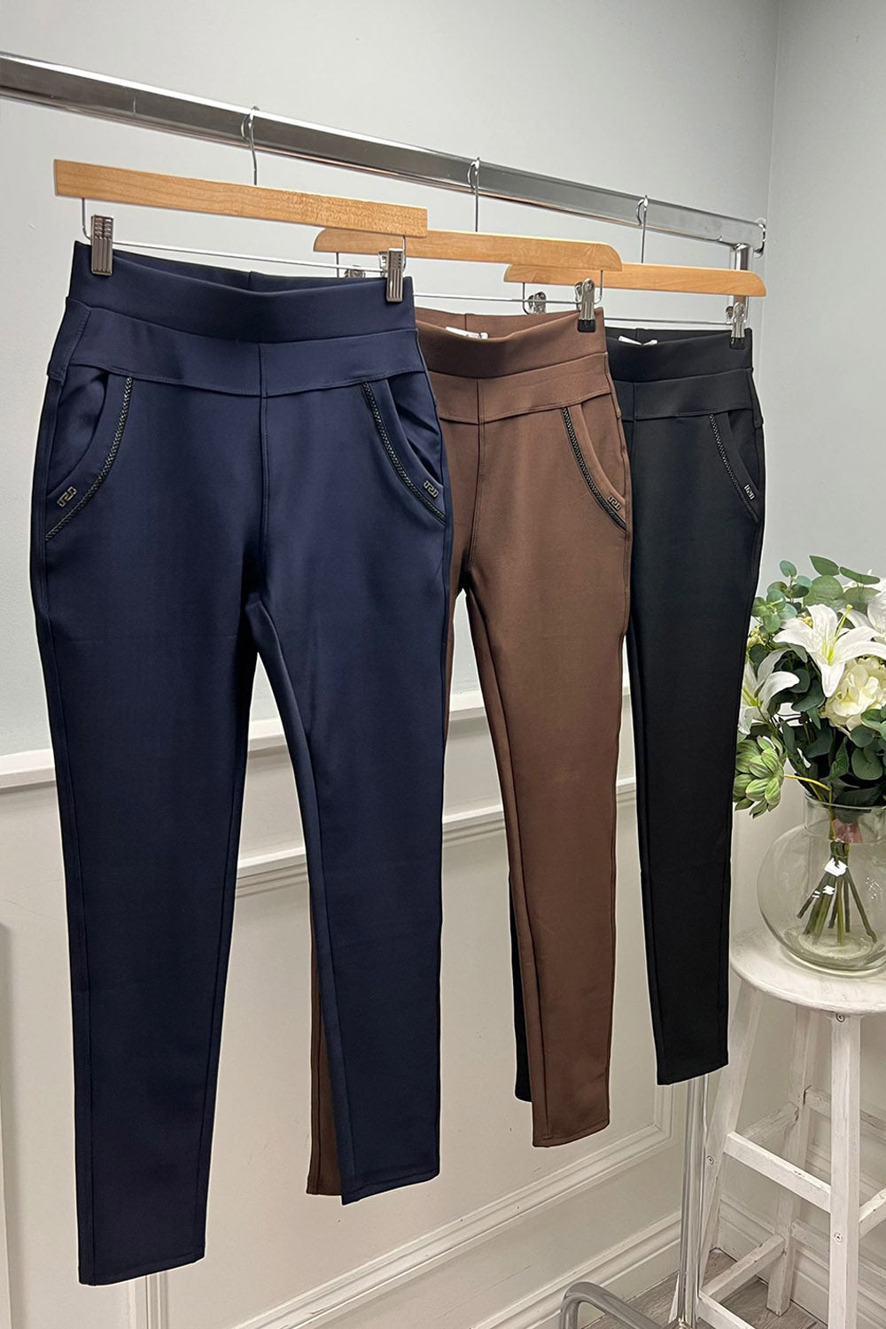 Elasticated Waist, Two Pocket Jeggings