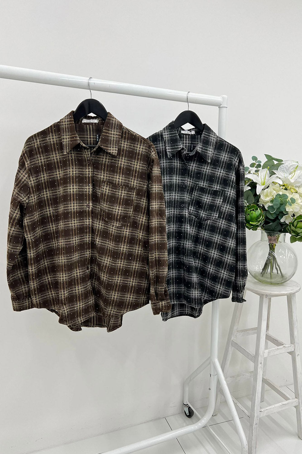 Relaxed fit , plaid patterned , Button-down front shirts