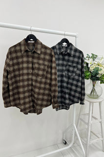 Relaxed fit , plaid patterned , Button-down front shirts