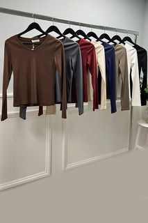 V-neck , Long-sleeves top