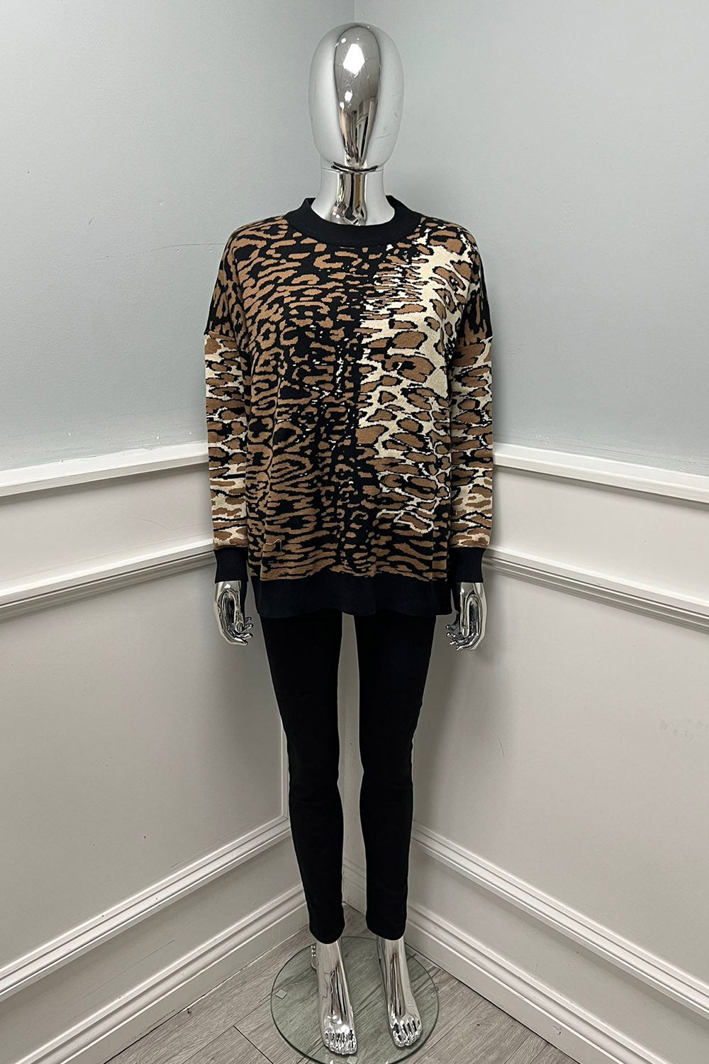 Round Neck, Leopard Print Knitted Jumper.