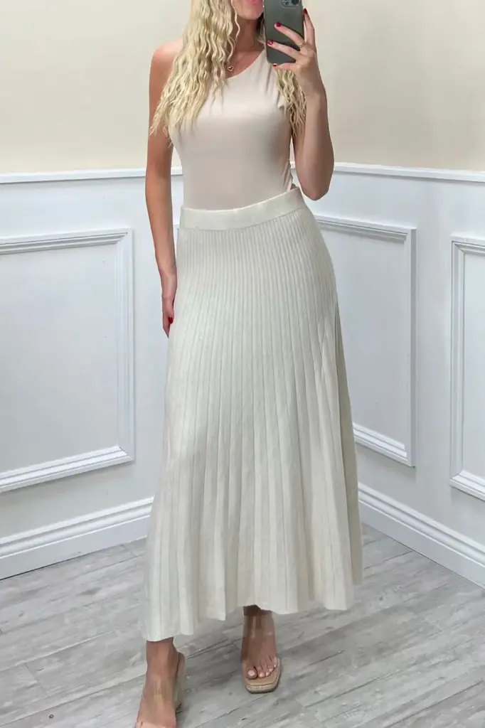 [8008] Elasticated Waist, Knitted , Pleated (Black)