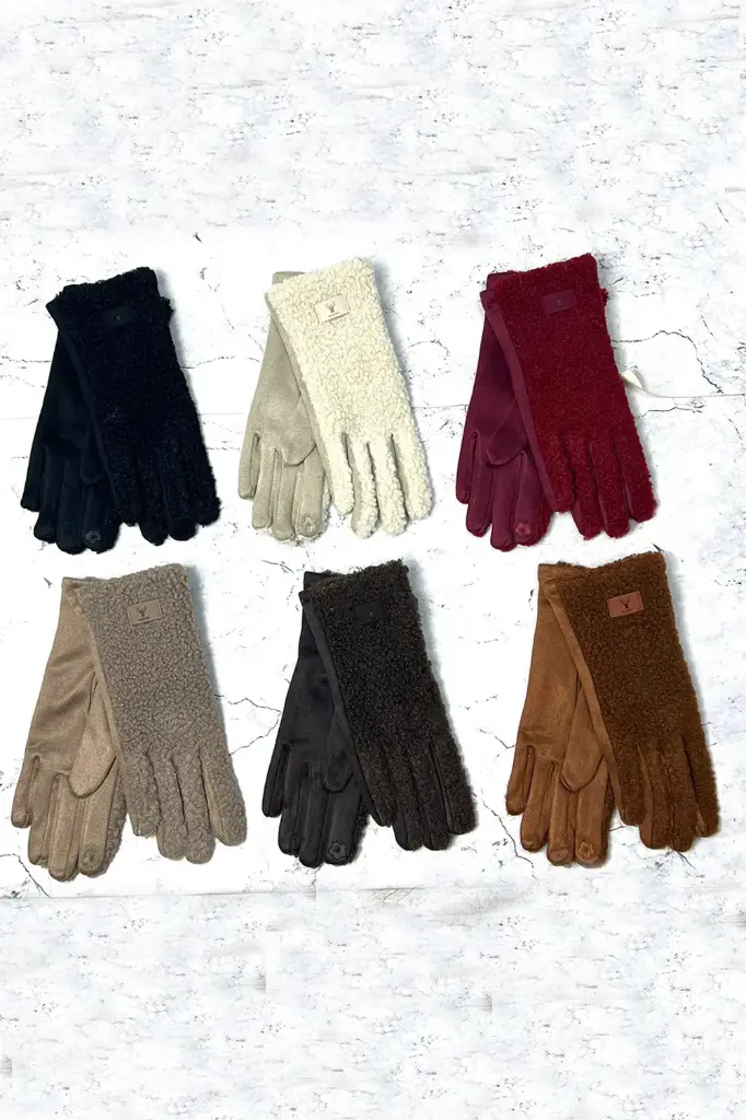 Black textured gloves with cozy boucle detail